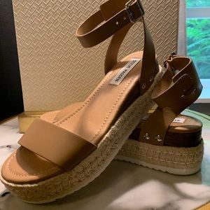 Never worn Steven Madden Platform Sandals